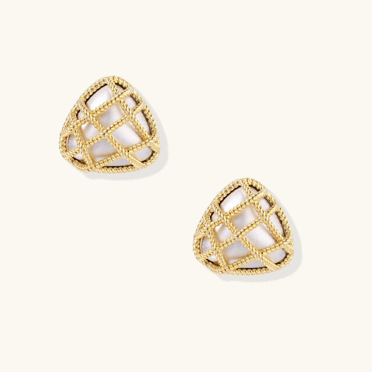 Twisted Lattice Studs